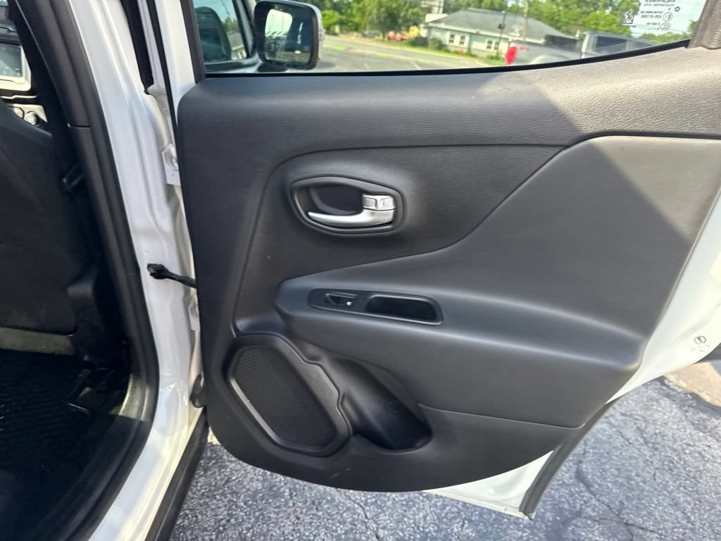 Used 2020 Jeep Renegade Altitude AWD/4WD image 36