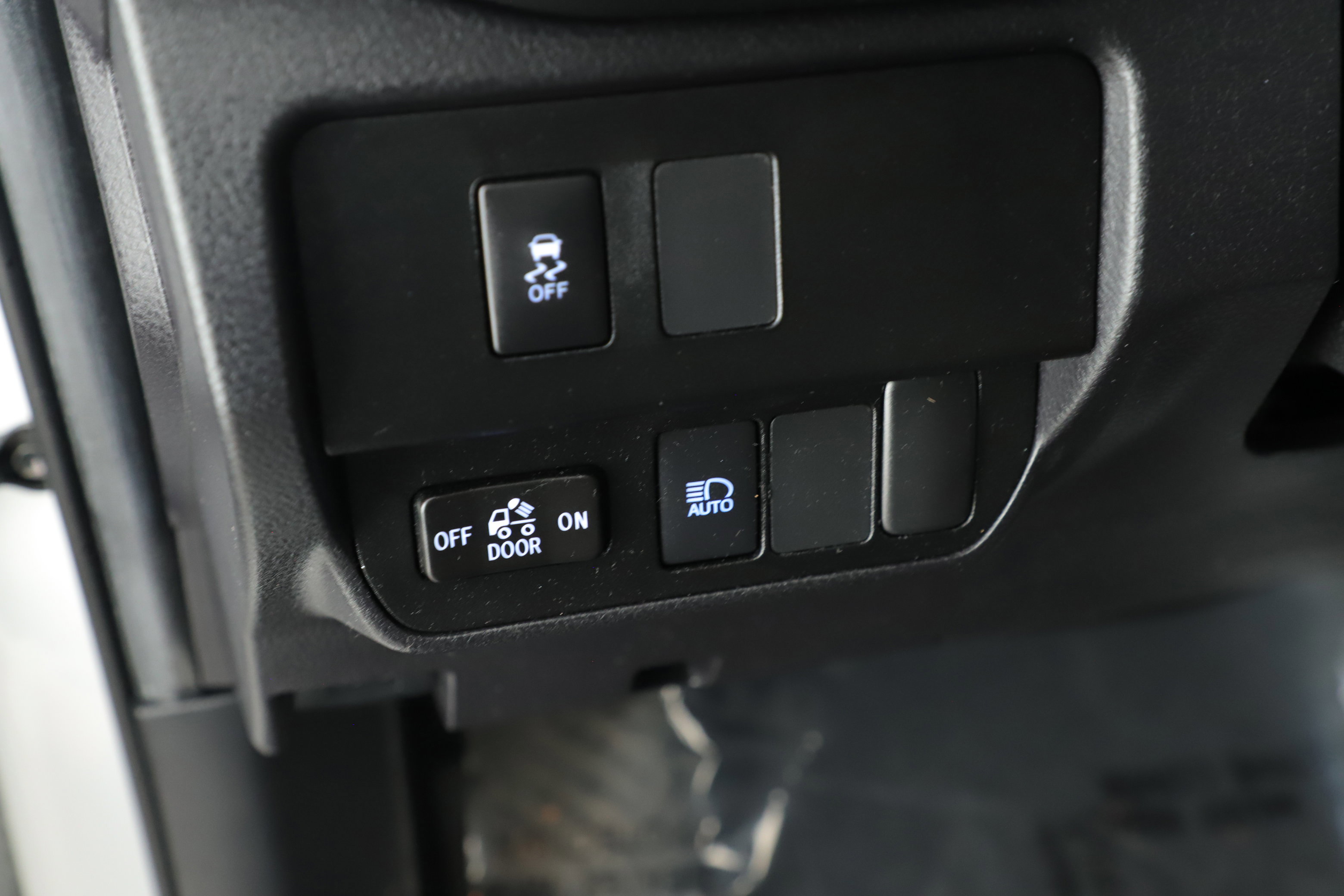 Used 2022 Toyota Tacoma SR5 w/ Technology Package image 11