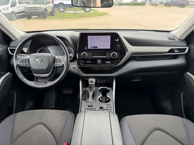 Used 2023 Toyota Highlander LE AWD/4WD image 23
