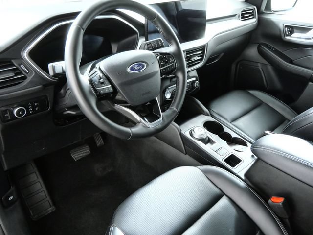 Certified 2025 Ford Escape Platinum AWD/4WD image 2