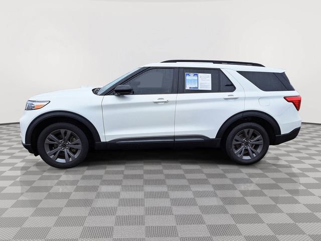 Certified 2022 Ford Explorer XLT w/ Equipment Group 202A AWD/4WD image 2