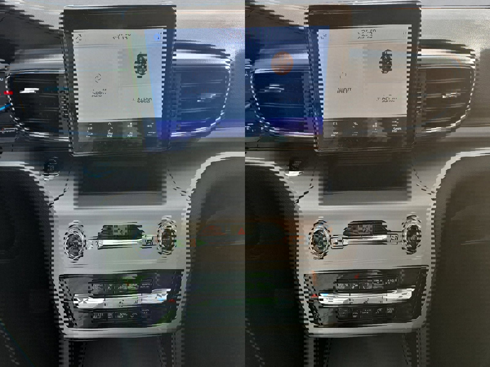 Certified 2022 Ford Explorer XLT w/ Equipment Group 202A image 17