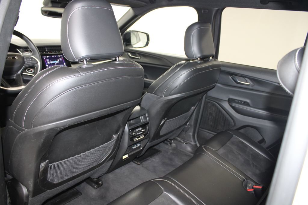 Used 2024 Jeep Grand Cherokee Altitude AWD/4WD image 27