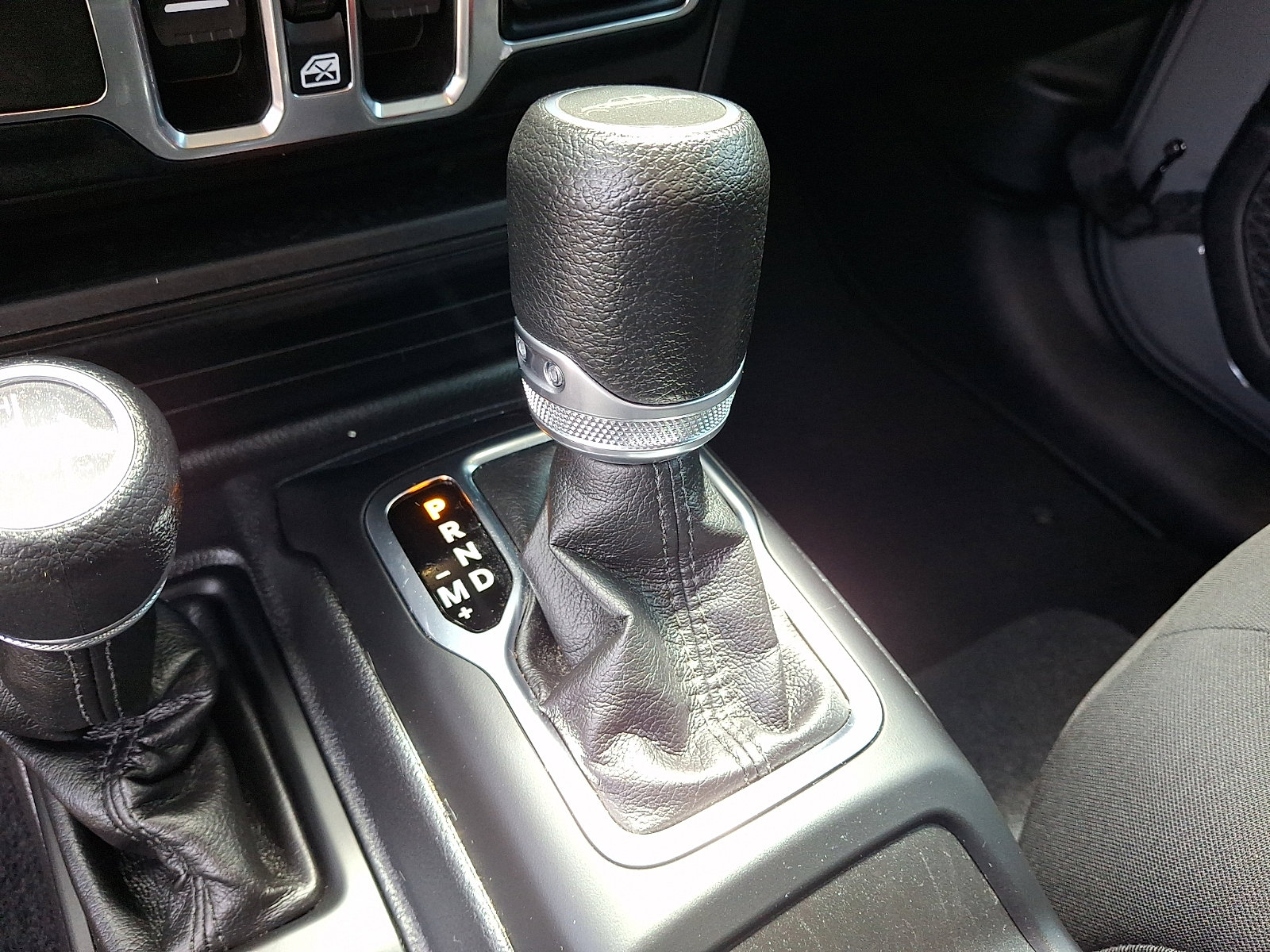 Used 2023 Jeep Gladiator Sport AWD/4WD image 15