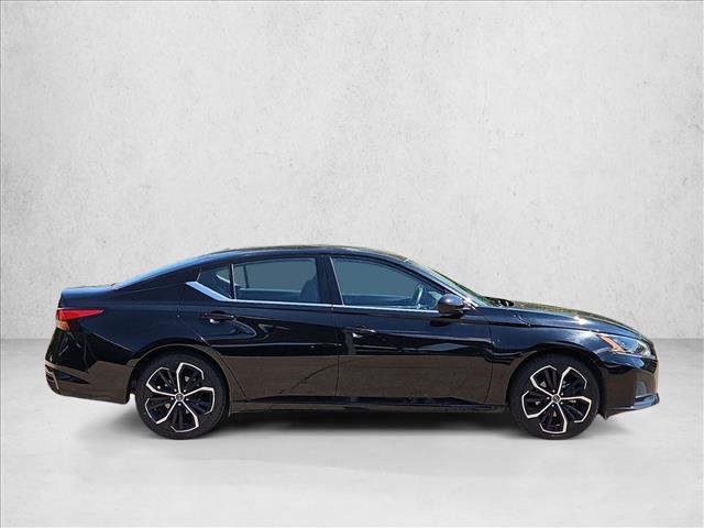 Used 2025 Nissan Altima 2.5 SR FWD image 4