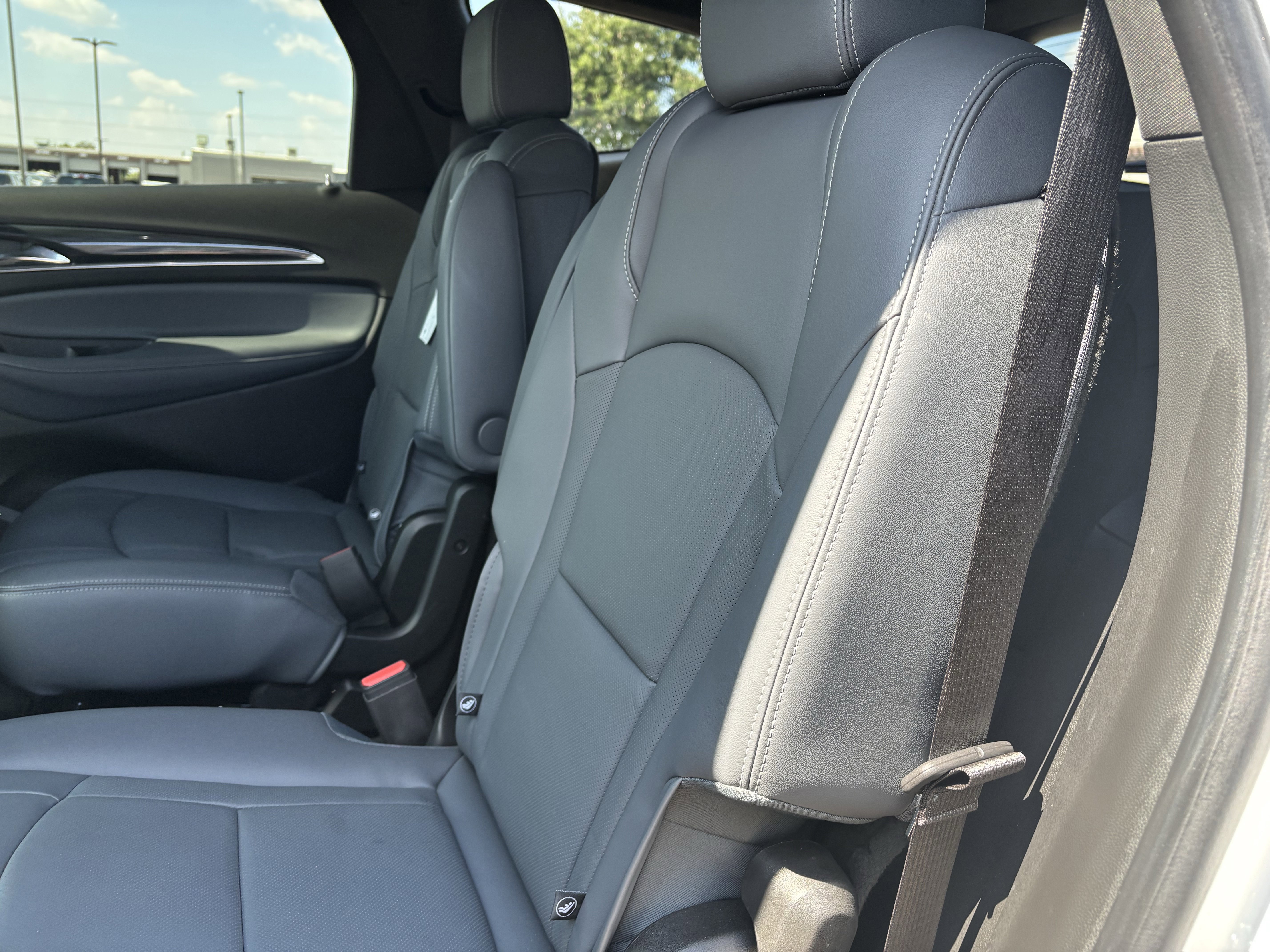 Used 2023 Buick Enclave Essence image 16