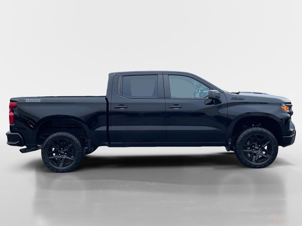 Used 2024 Chevrolet Silverado 1500 Custom Trail Boss w/ Dark Appearance Package image 2