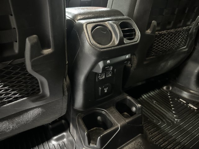 Used 2021 Jeep Wrangler Unlimited Rubicon w/ Dual Top Group AWD/4WD image 31