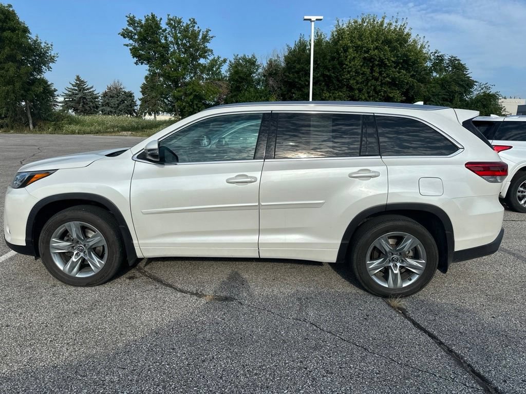 Used 2019 Toyota Highlander Limited AWD/4WD image 2