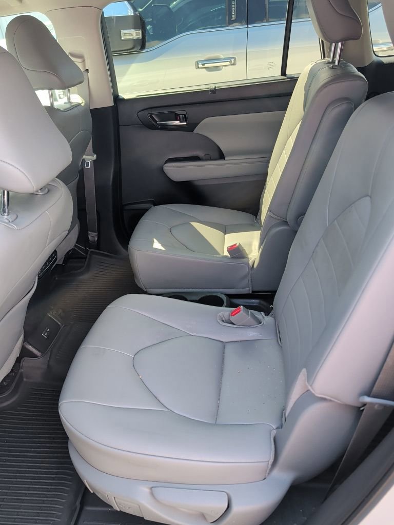 Used 2024 Toyota Highlander XLE image 10