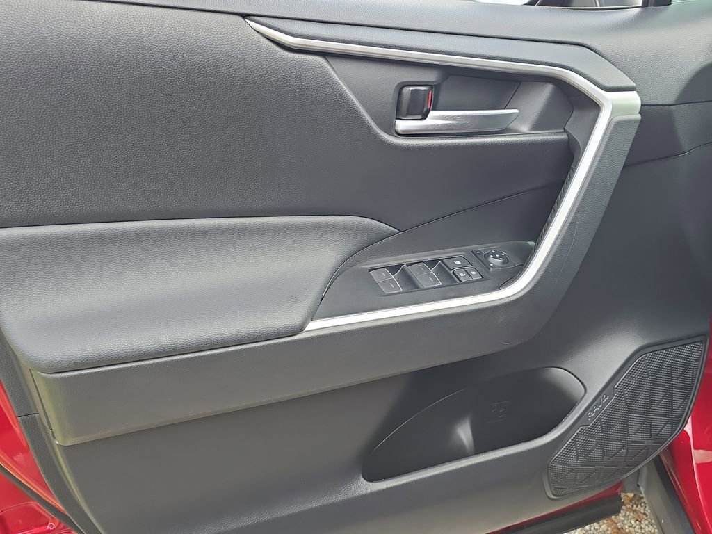 Used 2023 Toyota RAV4 XLE Premium image 16