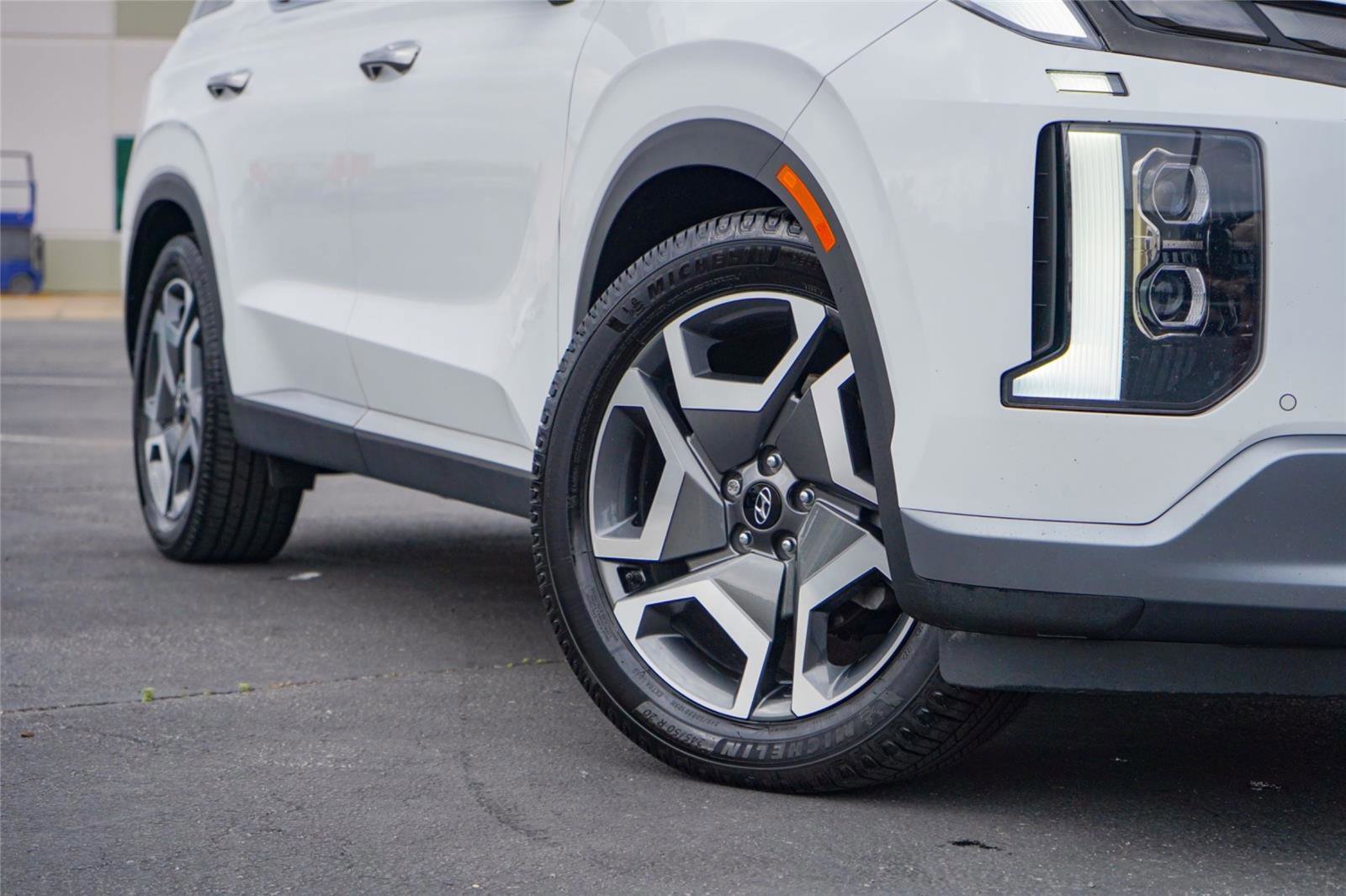 Used 2023 Hyundai Palisade Limited FWD image 8