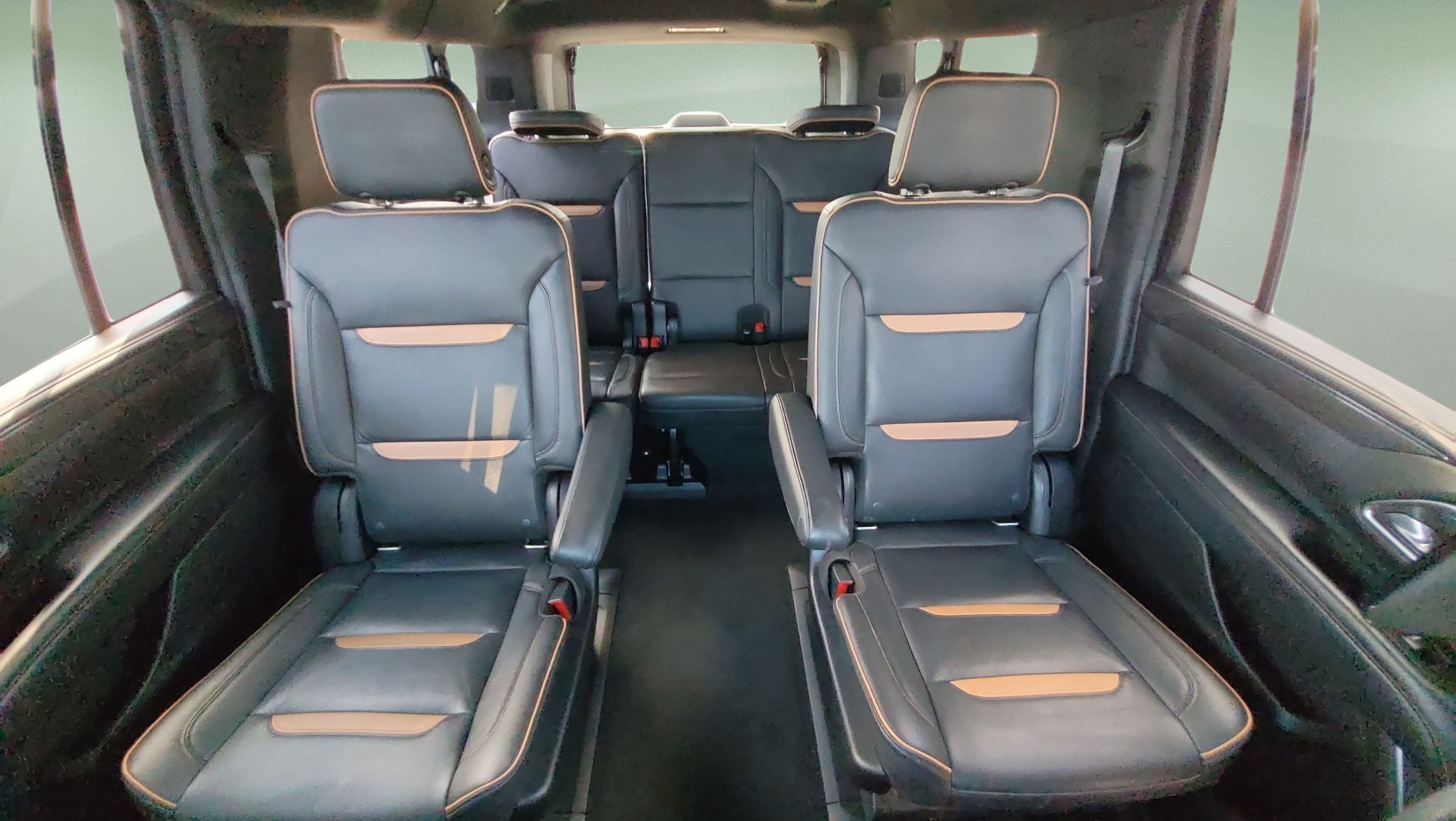 Used 2021 GMC Yukon XL AT4 w/ AT4 Premium Plus Package AWD/4WD image 19