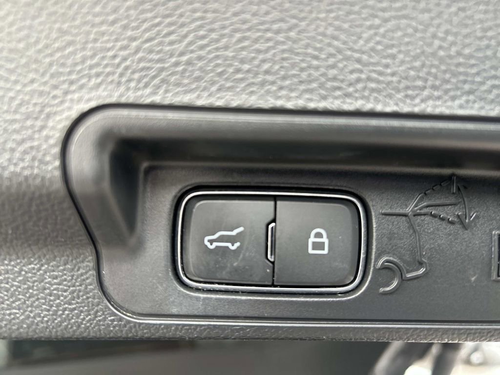 Certified 2022 Ford Explorer XLT w/ Equipment Group 202A image 14