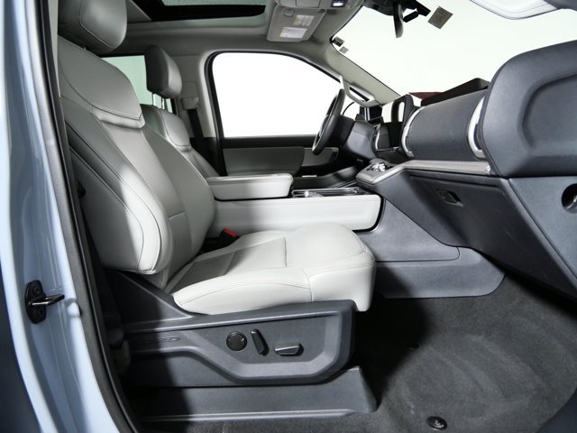 Certified 2025 Ford Expedition Active AWD/4WD image 10