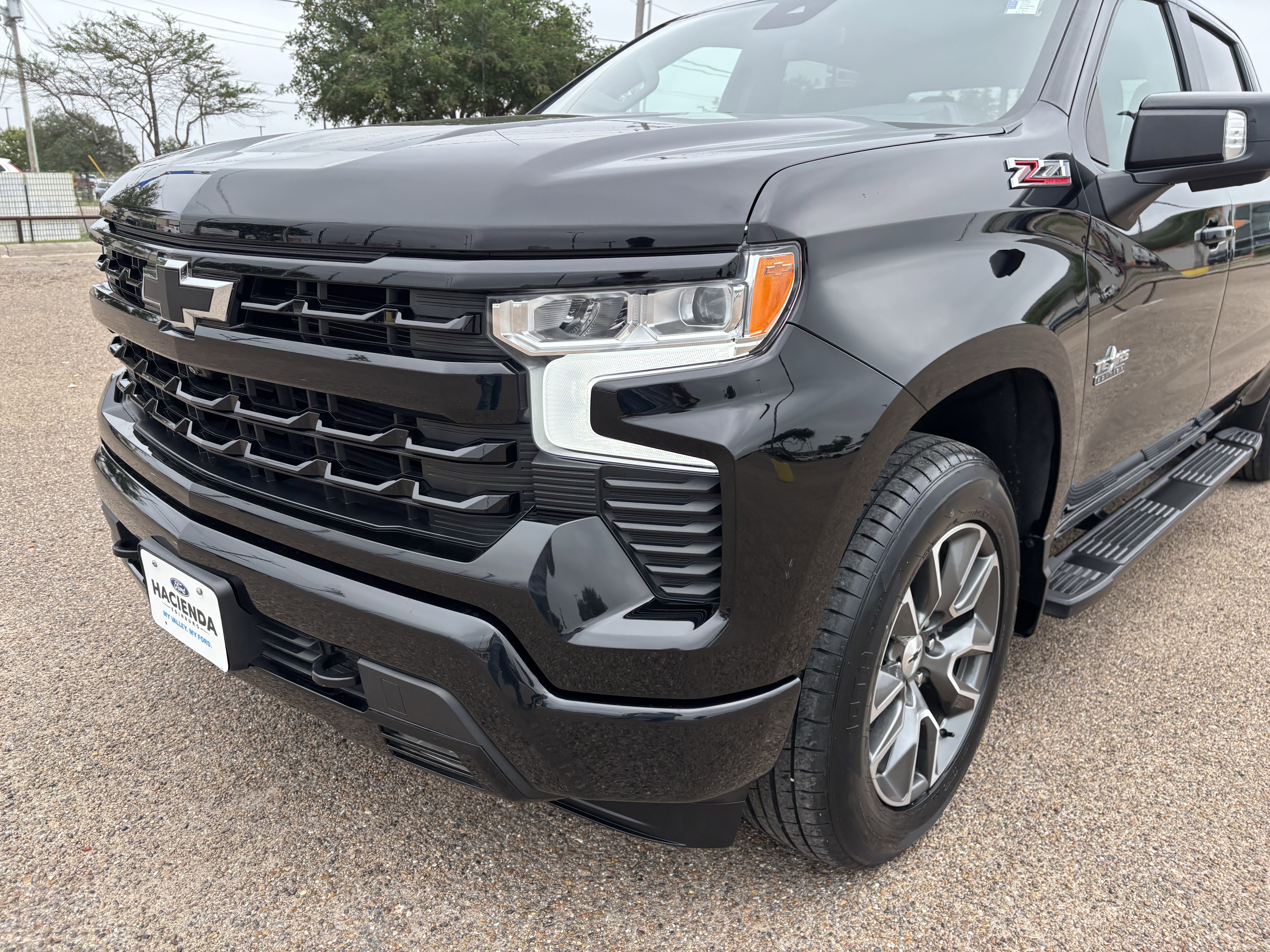 Used 2023 Chevrolet Silverado 1500 RST RWD image 7