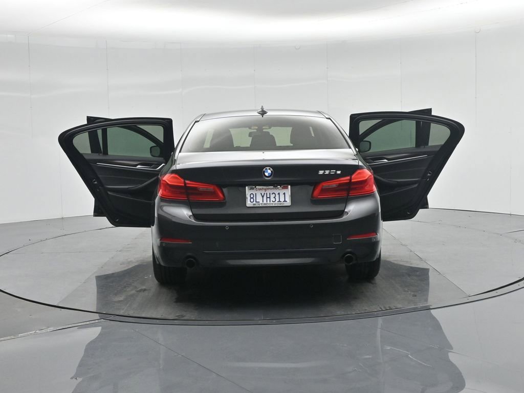 Used 2019 BMW 530e w/ Convenience Package image 38