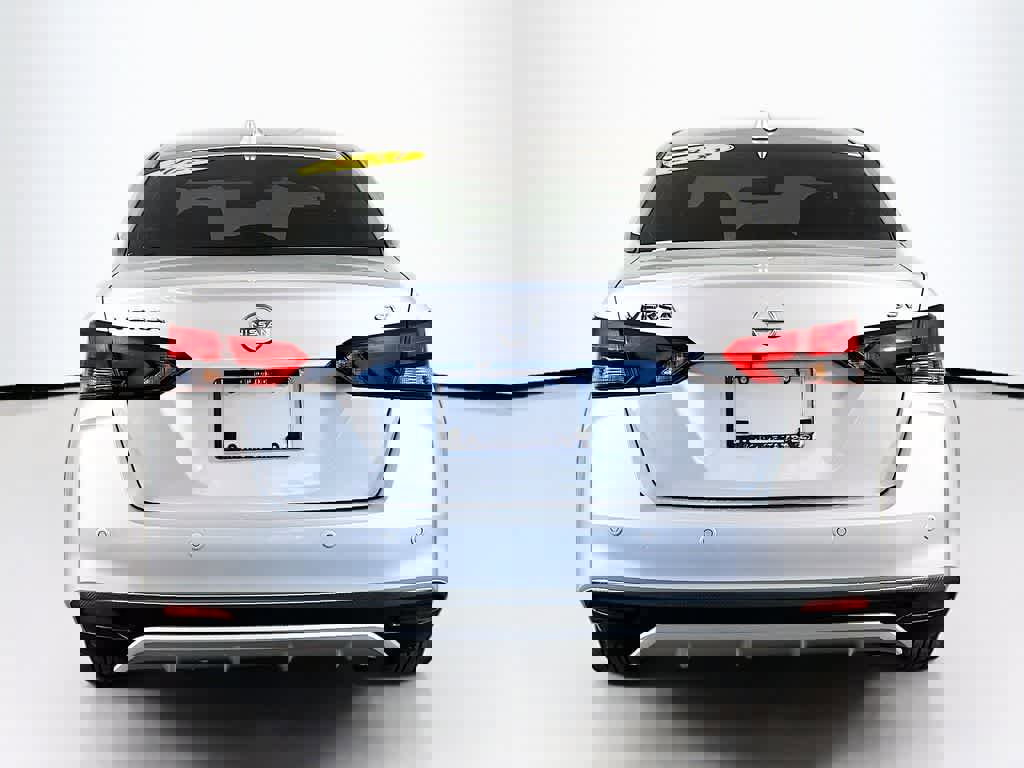 Used 2023 Nissan Versa SV image 5