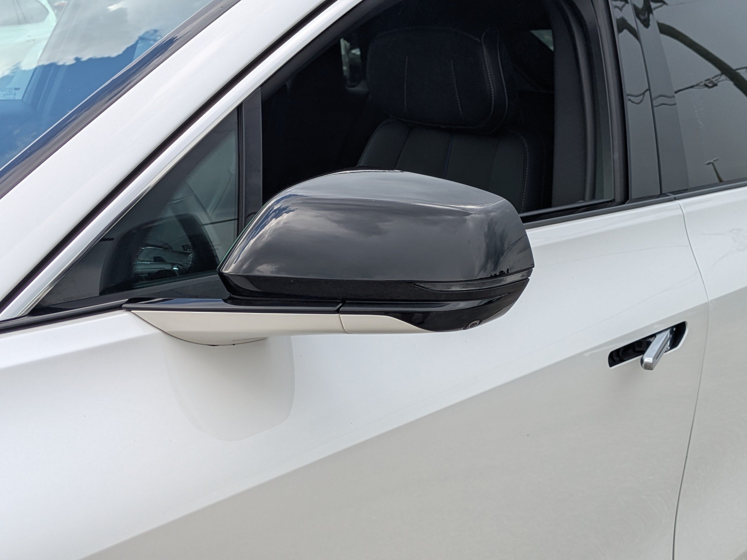 Used 2024 Cadillac Lyriq Luxury RWD image 12