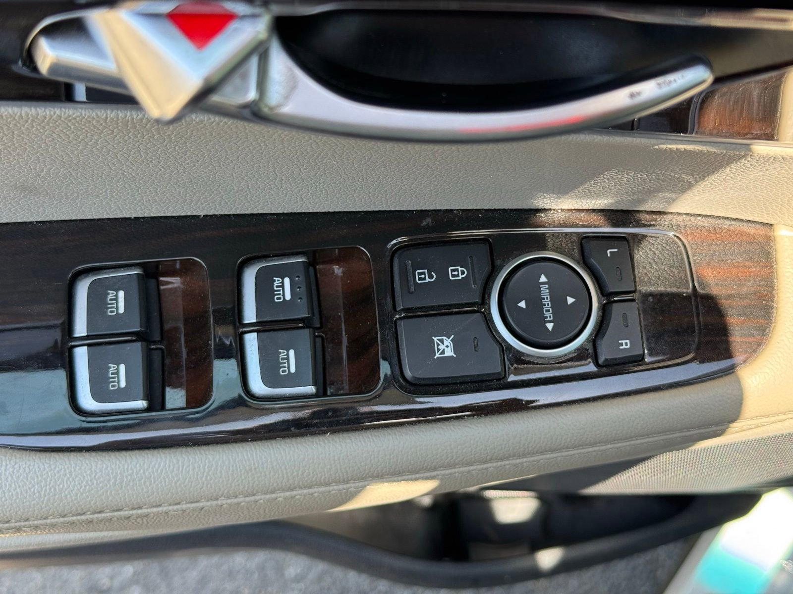 Used 2020 Kia Sorento LX FWD image 12