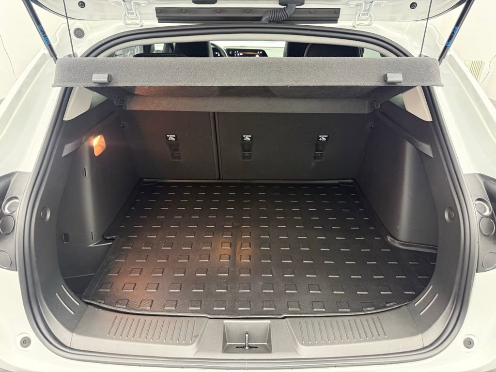 Used 2025 Chevrolet Trax LT w/ Driver Confidence Package image 16