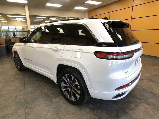 Used 2024 Jeep Grand Cherokee Overland w/ Luxury Tech Group IV image 3