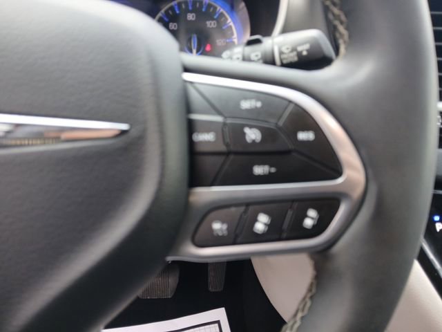 Used 2024 Chrysler Pacifica Touring-L FWD image 22