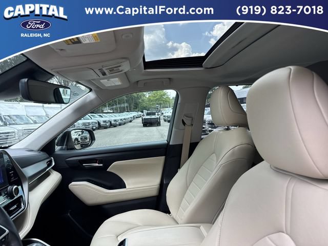 Used 2024 Toyota Highlander XLE AWD/4WD image 22