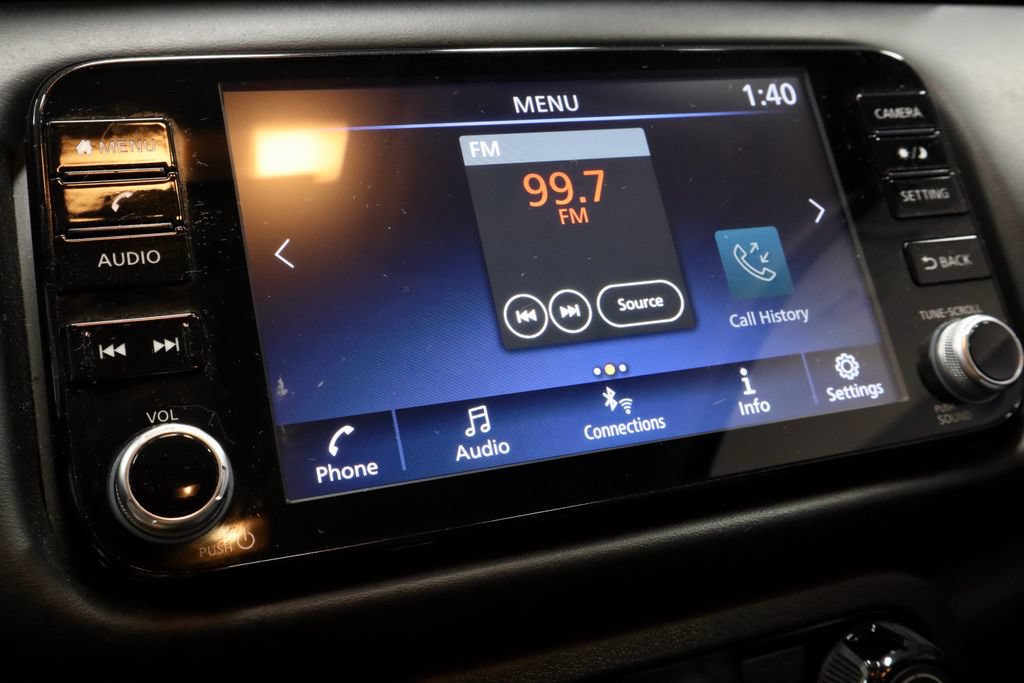 Used 2021 Nissan Kicks SR w/ SR Premium Package FWD image 3