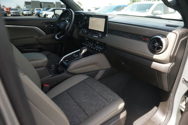 Used 2024 Chevrolet Colorado ZR2 w/ Safety Package AWD/4WD image 17