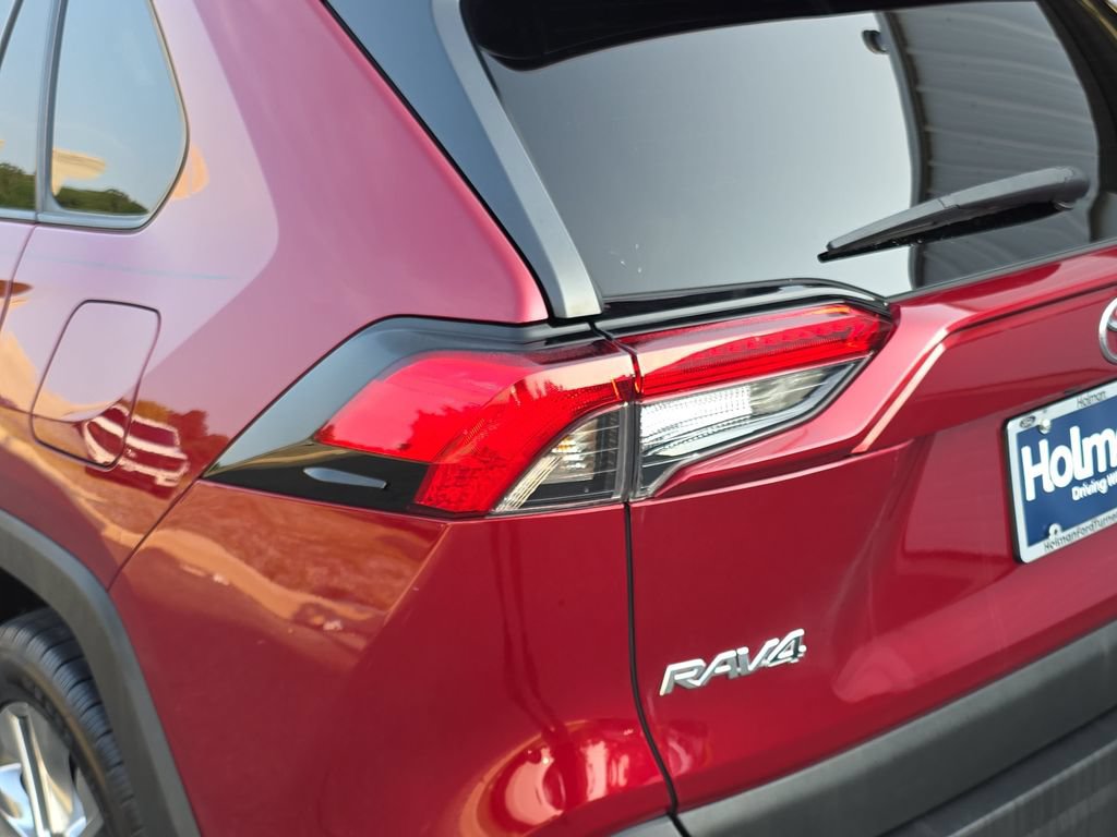 Used 2021 Toyota RAV4 XLE Premium AWD/4WD image 31