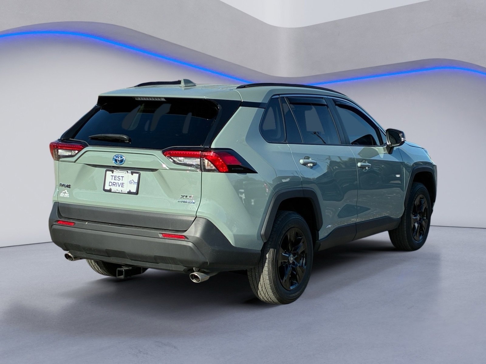Used 2023 Toyota RAV4 XLE AWD/4WD image 3