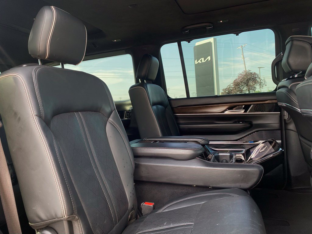 Used 2022 Jeep Grand Wagoneer Series II AWD/4WD image 24