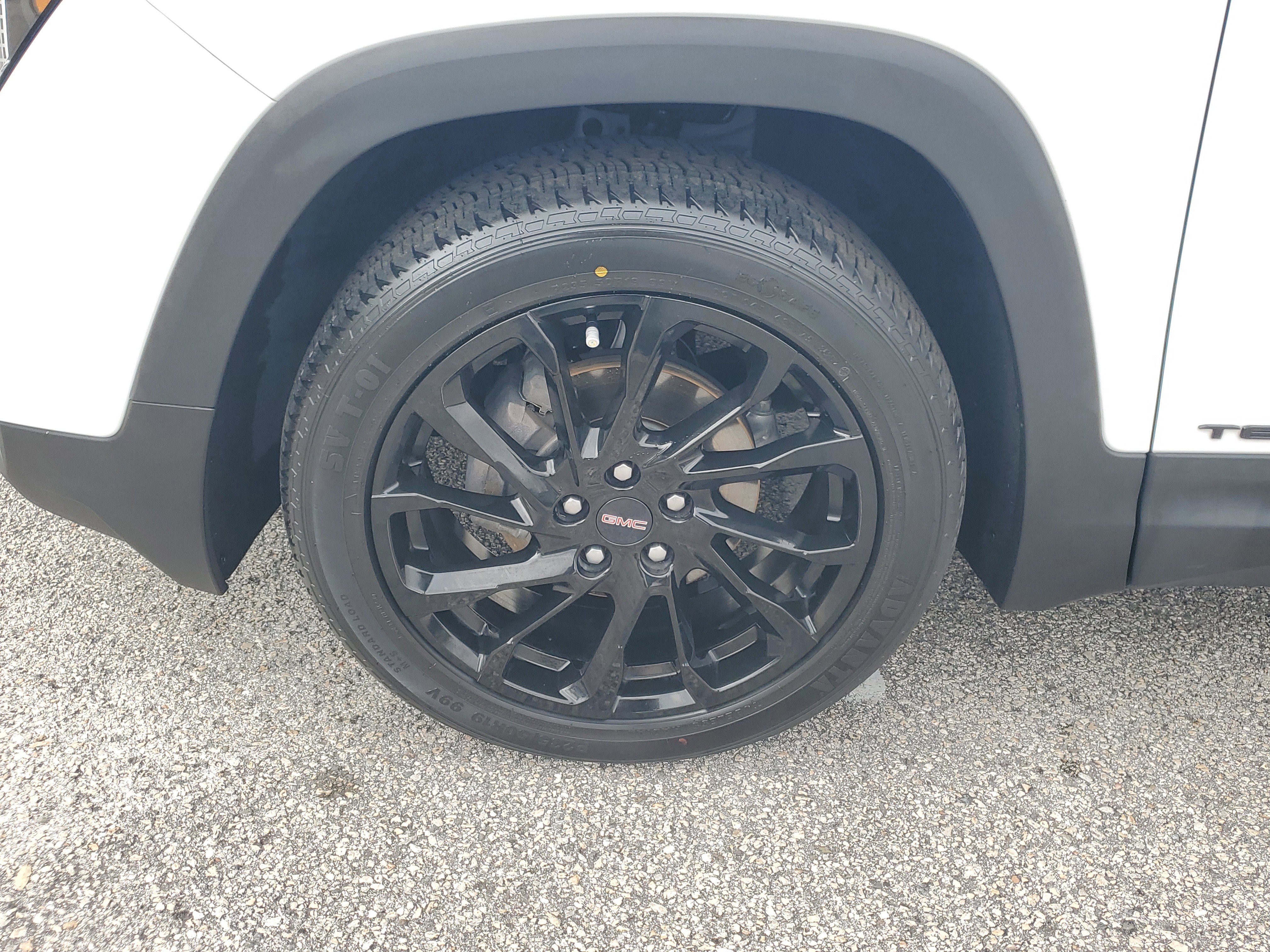 Used 2023 GMC Terrain SLT w/ Tech Package image 8