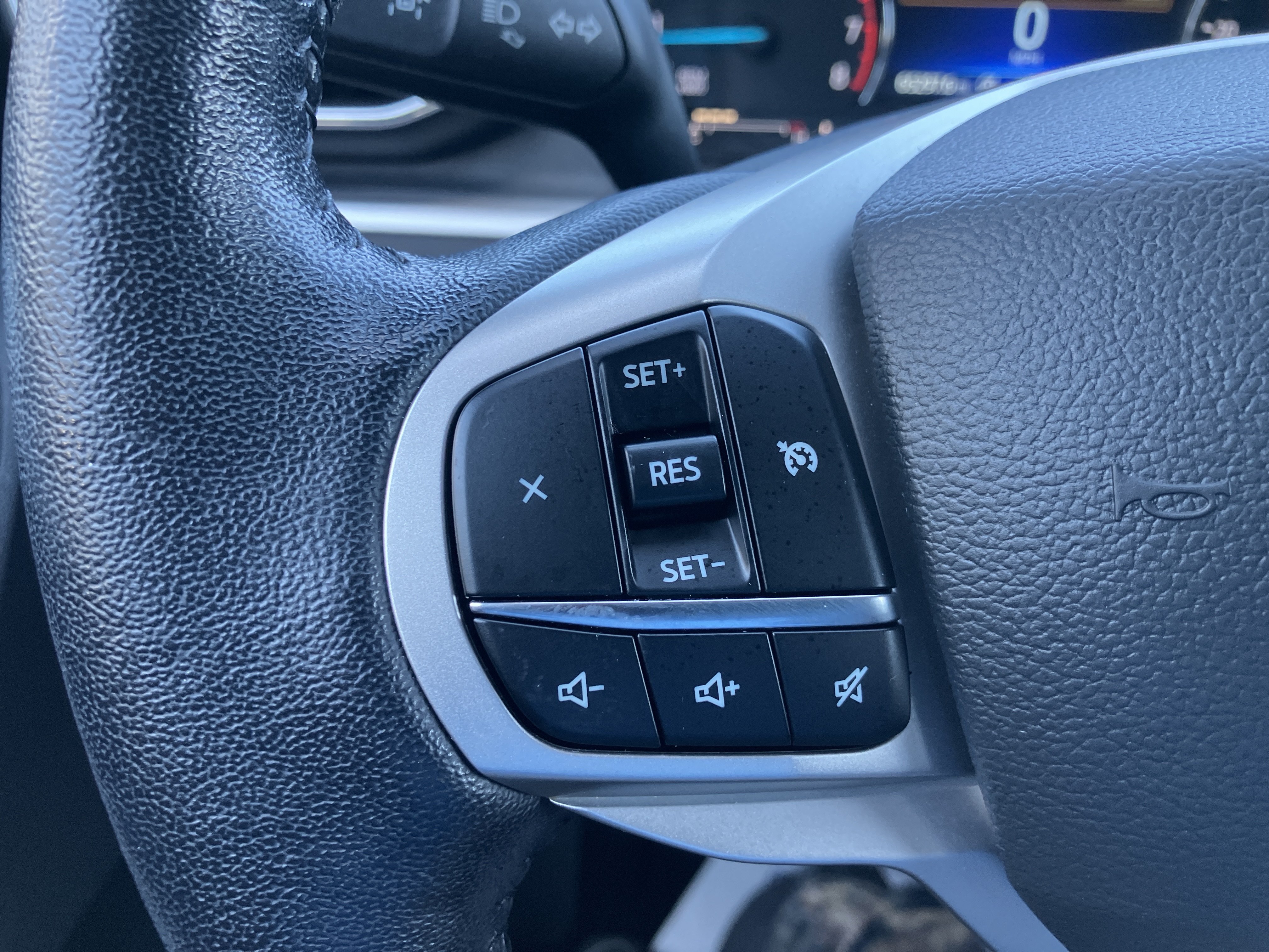 Certified 2021 Ford Explorer XLT w/ Equipment Group 202A AWD/4WD image 25
