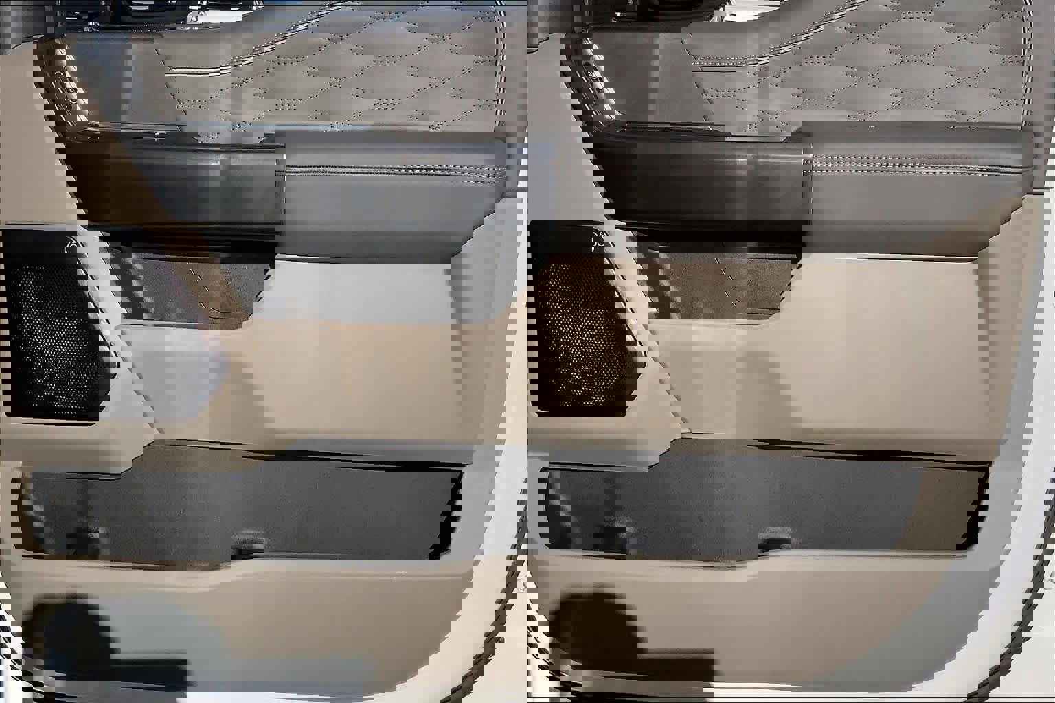 Certified 2025 Ford F350 Platinum w/ Platinum Plus Package image 22