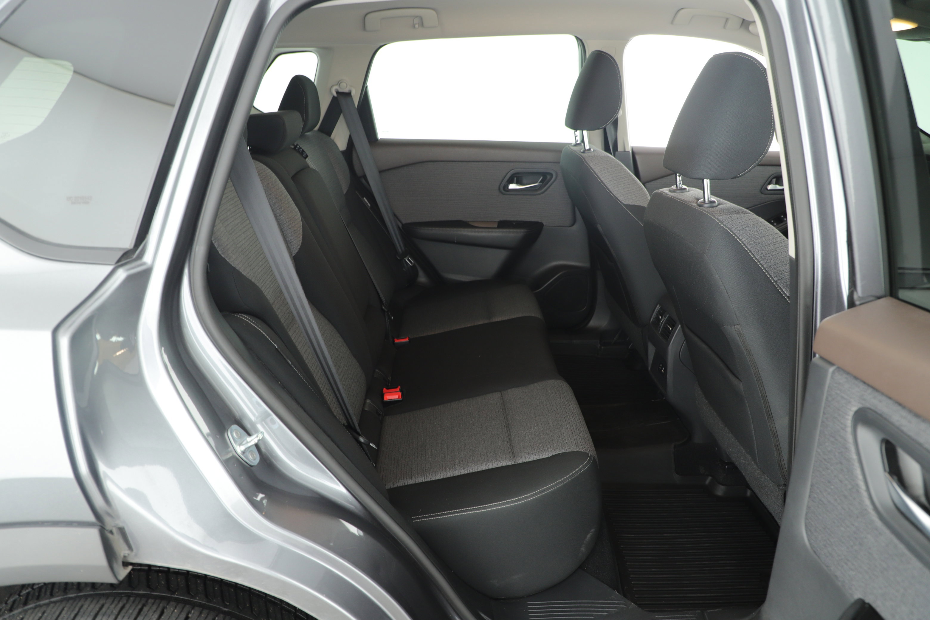 Used 2021 Nissan Rogue SV image 15