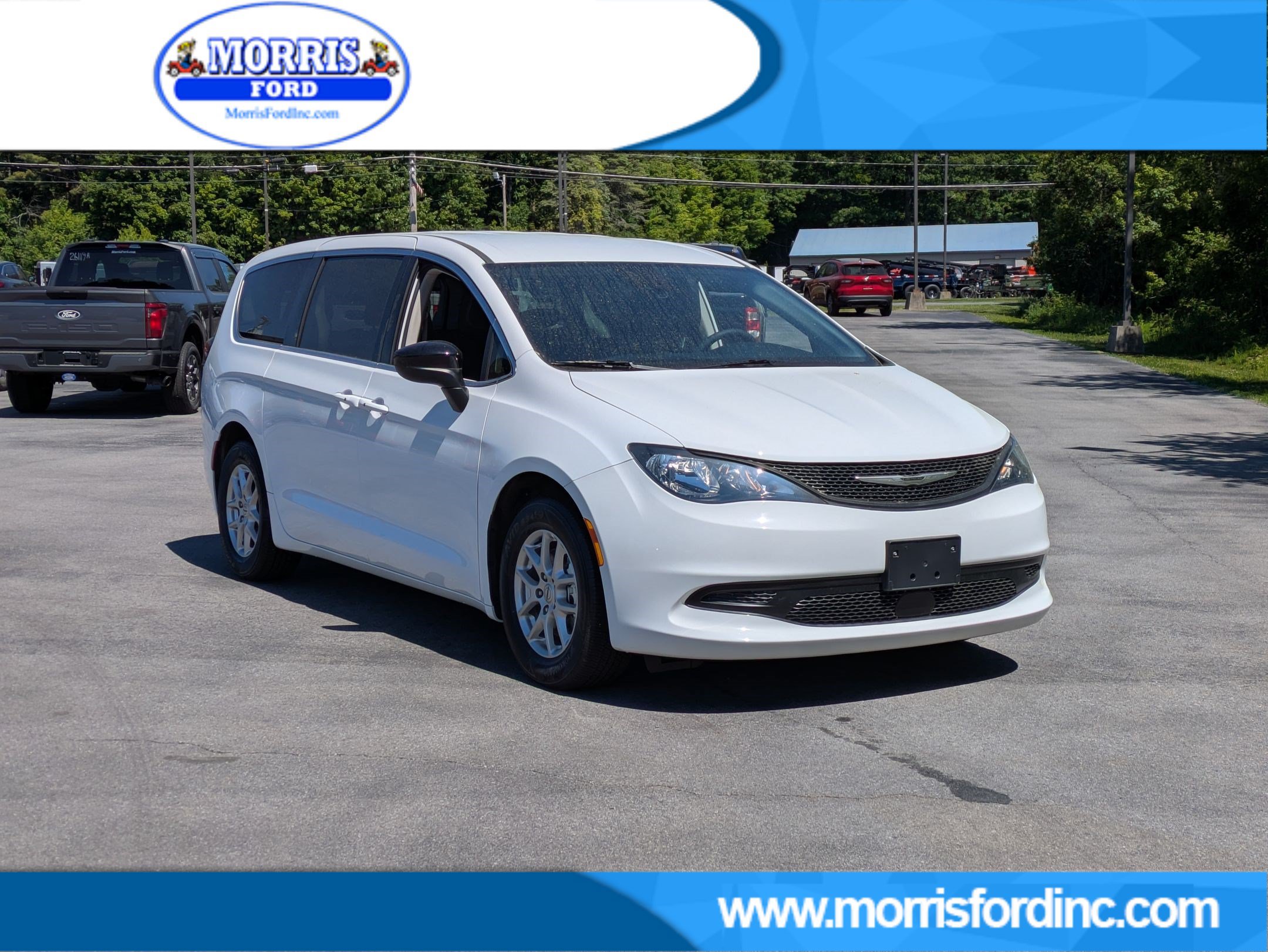 Used 2024 Chrysler Voyager LX FWD image 1