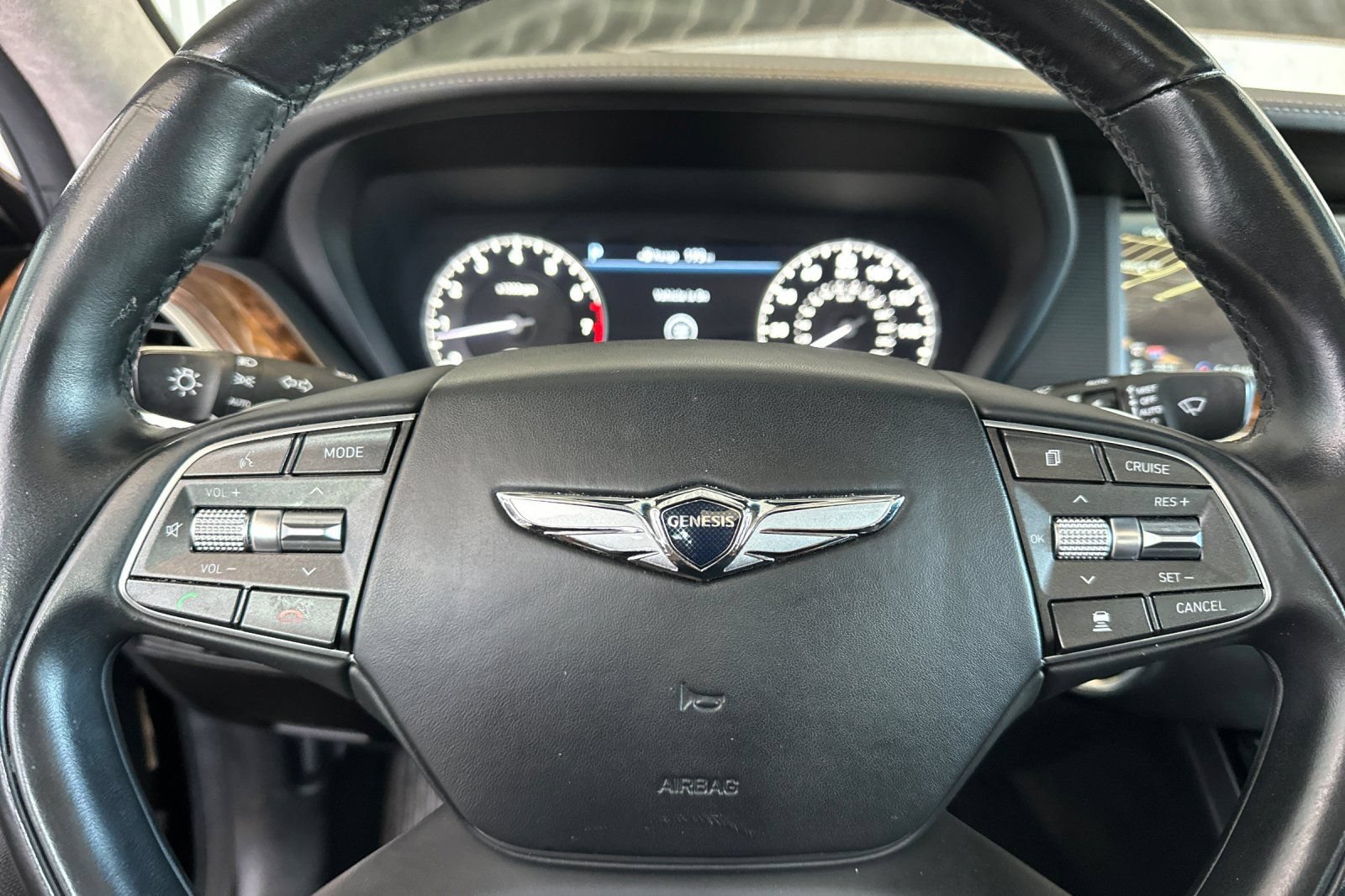 Used 2019 Genesis G90 3.3T Premium RWD image 25