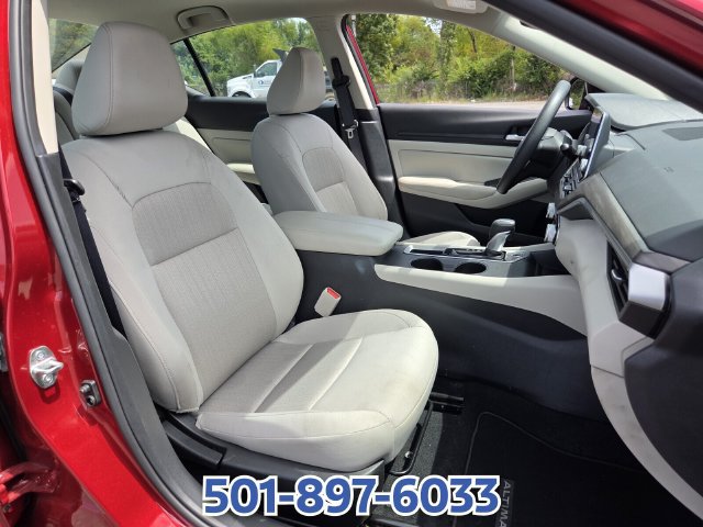 Used 2025 Nissan Altima 2.5 SV FWD image 15