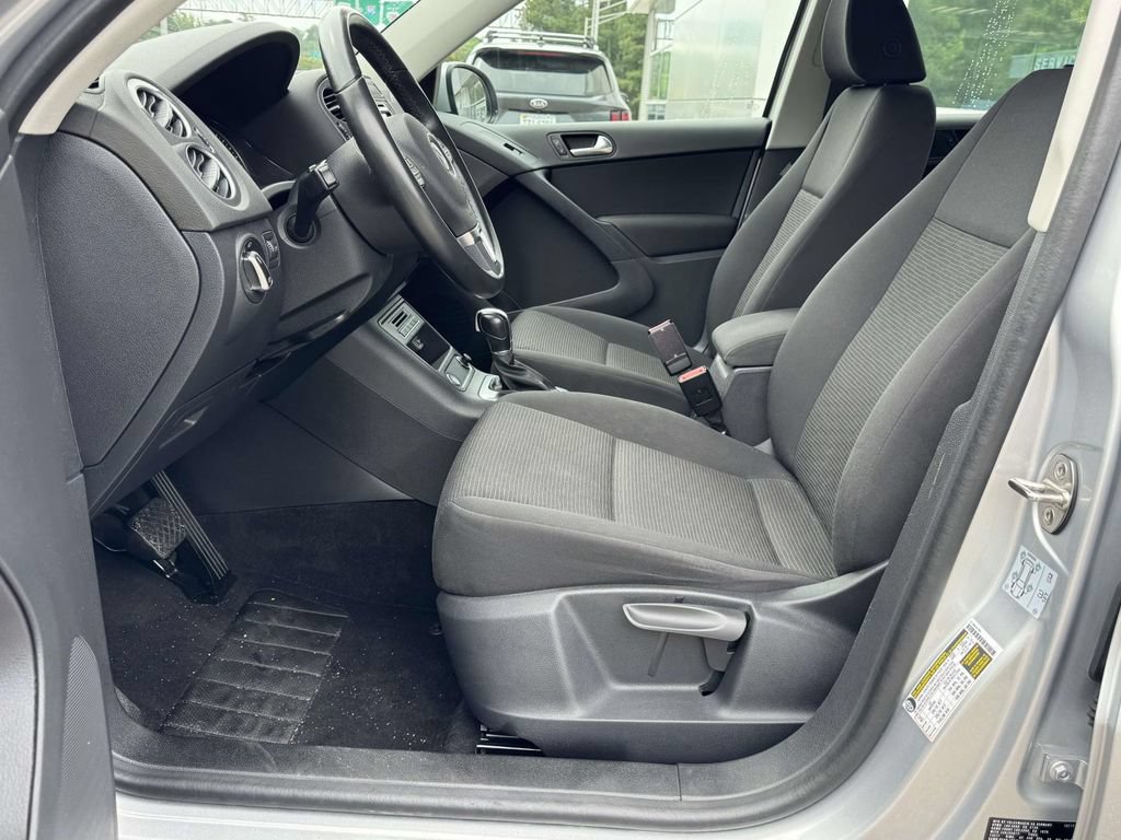 Used 2018 Volkswagen Tiguan Limited w/ Premium Package FWD image 20