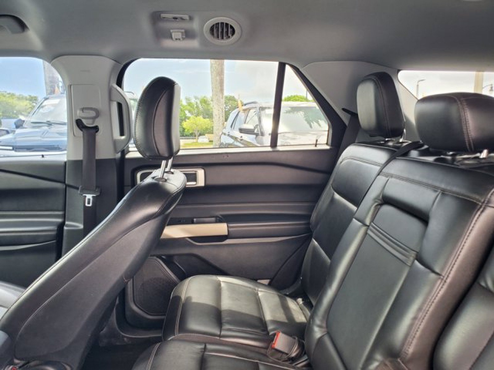 Certified 2020 Ford Explorer XLT w/ Equipment Group 202A RWD image 25