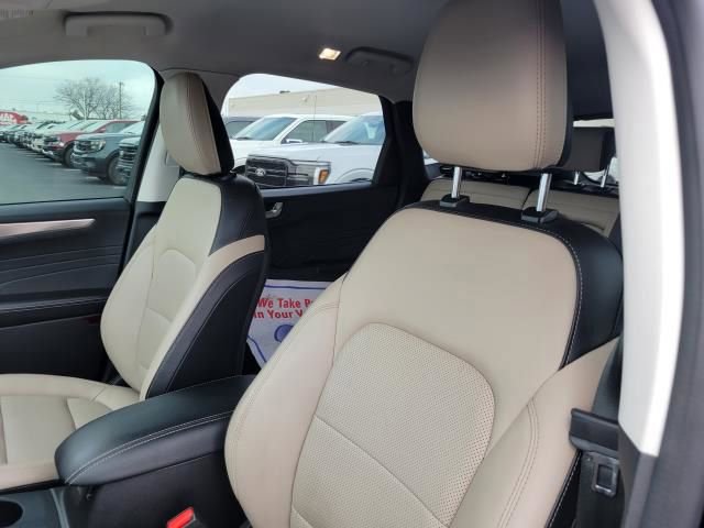 Certified 2022 Ford Escape Titanium image 24