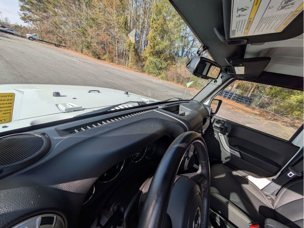 Used 2017 Jeep Wrangler Unlimited Sahara w/ Connectivity Group image 14