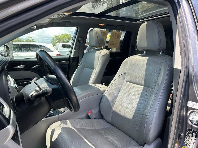 Used 2018 Toyota Highlander Limited Platinum FWD image 20