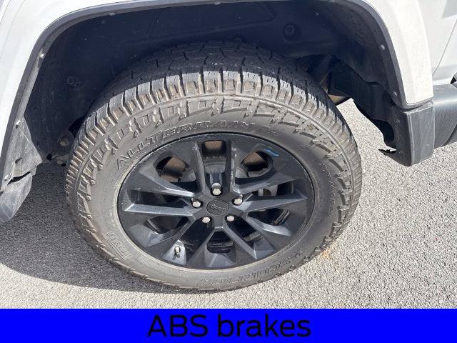 Used 2022 Jeep Wrangler Unlimited Sahara AWD/4WD image 9