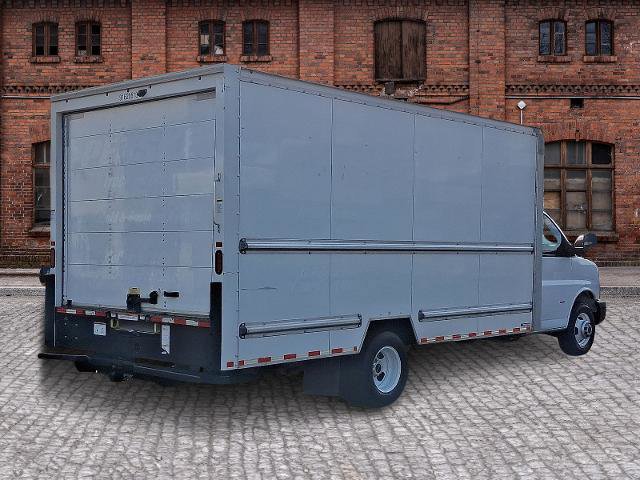 Used 2021 GMC Savana 3500 Extended w/ Power Convenience Package image 2