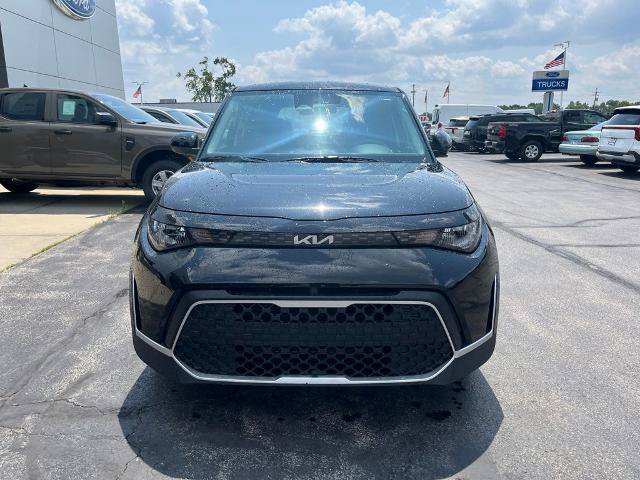 Used 2025 Kia Soul LX w/ LX Technology Package FWD image 2