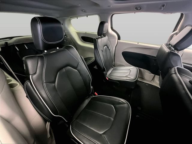 Used 2022 Chrysler Pacifica Limited AWD/4WD image 26