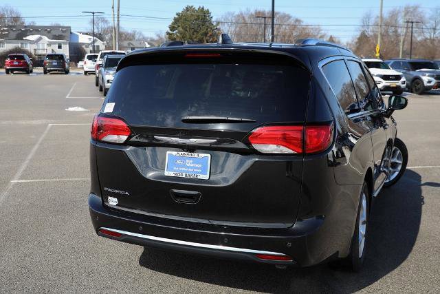 Used 2018 Chrysler Pacifica Touring-L Plus w/ Tire & Wheel Group image 5